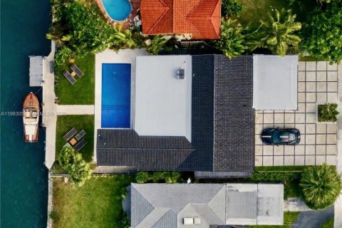 Casa en Miami Beach, Florida 4 dormitorios, 248.89 m2 № 2045921
