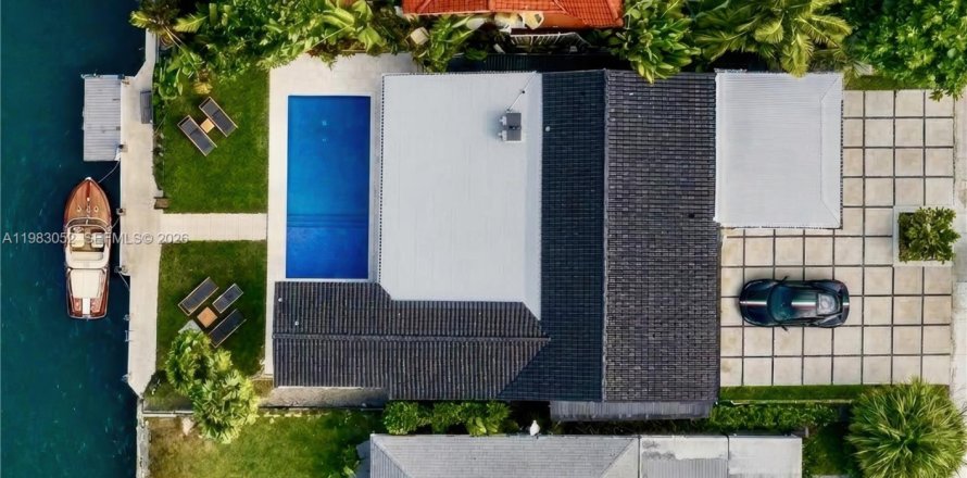 Villa ou maison à Miami Beach, Floride 4 chambres, 248.89 m2 № 2045921