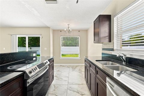 House in Kissimmee, Florida 3 bedrooms, 102.94 sq.m. № 2353289 - photo 11