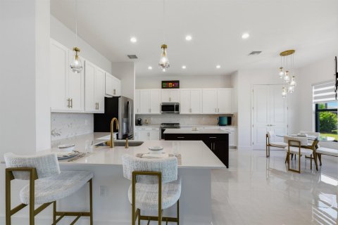 Casa en venta en Port St. Lucie, Florida, 3 dormitorios, 255.76 m2 № 2247856 - foto 9