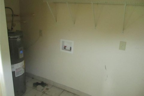 House in Tampa, Florida 2 bedrooms, 209.59 sq.m. № 2239332 - photo 8