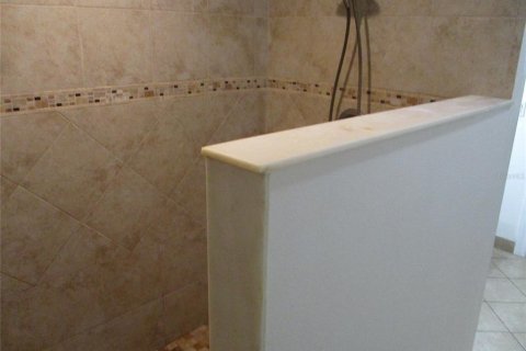 House in Tampa, Florida 2 bedrooms, 209.59 sq.m. № 2239332 - photo 10