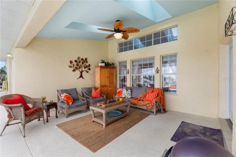 House in Davenport, Florida 4 bedrooms, 168.52 sq.m. № 1757543 - photo 16