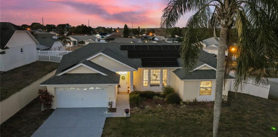 House in Davenport, Florida 4 bedrooms, 168.52 sq.m. № 1757543