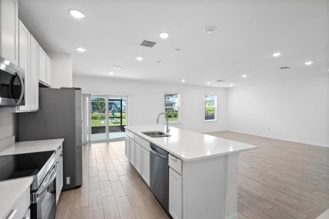 House in Port St. Lucie, Florida 4 bedrooms, 177.35 sq.m. № 2428410 - photo 12