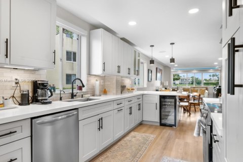 Condominio en venta en Tamarac, Florida, 2 dormitorios, 120.22 m2 № 1931932 - foto 15