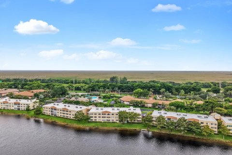 Condominio en venta en Tamarac, Florida, 2 dormitorios, 120.22 m2 № 1931932 - foto 25