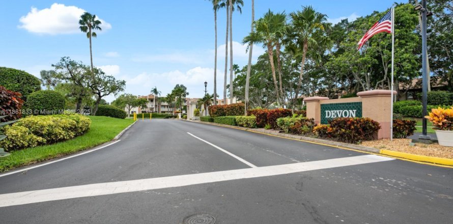 Condominio en Tamarac, Florida, 2 dormitorios № 1931932