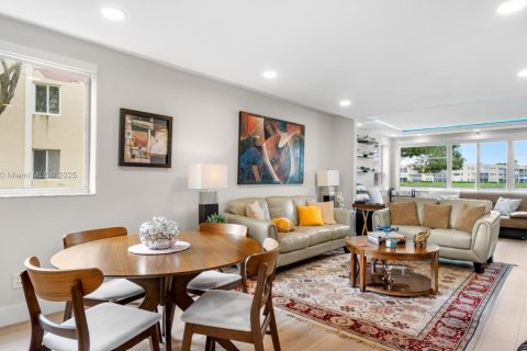 Condominio en venta en Tamarac, Florida, 2 dormitorios, 120.22 m2 № 1931932 - foto 8