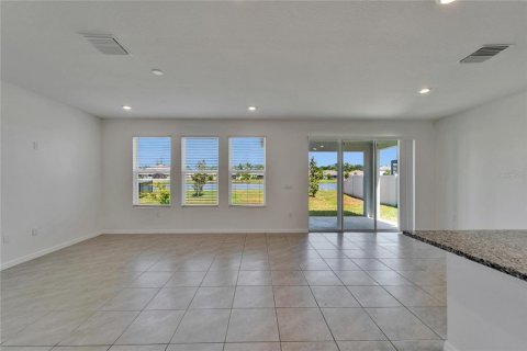 House in Wimauma, Florida 5 bedrooms, 275.36 sq.m. № 1918994 - photo 15