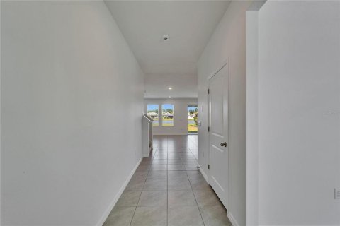 House in Wimauma, Florida 5 bedrooms, 275.36 sq.m. № 1918994 - photo 9