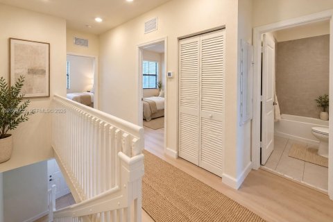 Villa ou maison à louer à Hialeah, Floride: 3 chambres № 2365682 - photo 15