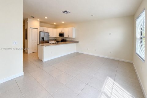 Villa ou maison à louer à Hialeah, Floride: 3 chambres № 2365682 - photo 17