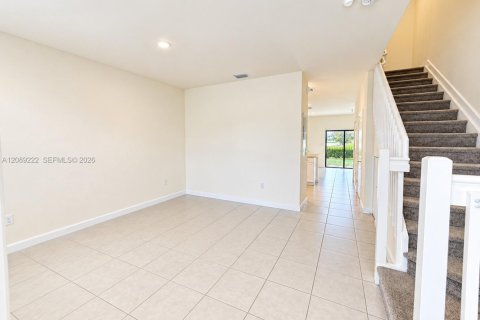 Villa ou maison à louer à Hialeah, Floride: 3 chambres № 2365682 - photo 2
