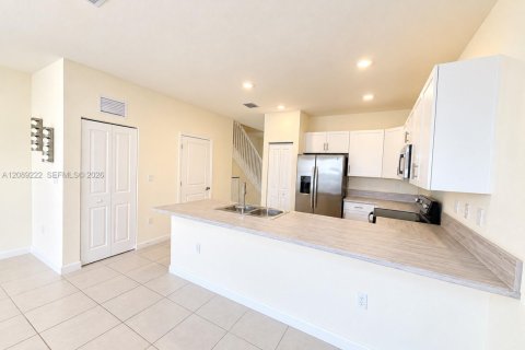 Villa ou maison à louer à Hialeah, Floride: 3 chambres № 2365682 - photo 4