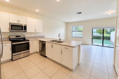 Villa ou maison à louer à Hialeah, Floride: 3 chambres № 2365682 - photo 21