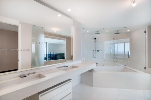 Condo in Sunny Isles Beach, Florida, 3 bedrooms № 2088277 - photo 24