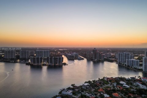 Condo in Sunny Isles Beach, Florida, 3 bedrooms № 2088277 - photo 6