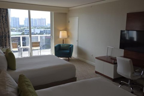 Hotel en venta en Sunny Isles Beach, Florida, 51.19 m2 № 1867407 - foto 3