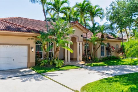 Снять в аренду виллу или дом в Катлер-Бей, Флорида 5 спален, 260.59м2, № 1992587 - фото 2