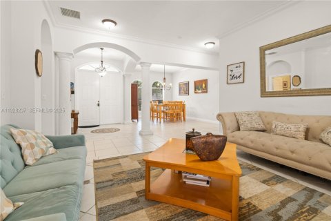 Снять в аренду виллу или дом в Катлер-Бей, Флорида 5 спален, 260.59м2, № 1992587 - фото 4