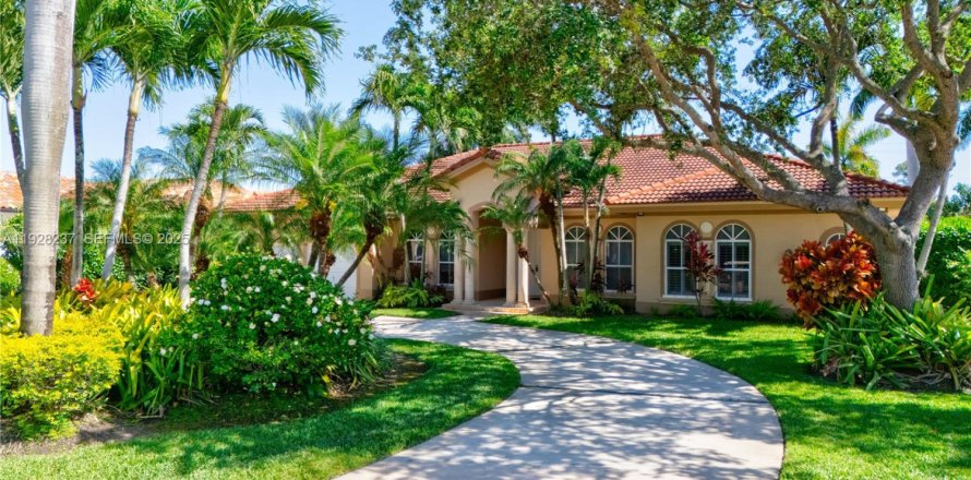 Дом в Катлер-Бей, Флорида 5 спален, 260.59м2 № 1992587