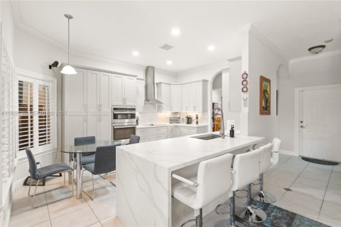 Снять в аренду виллу или дом в Катлер-Бей, Флорида 5 спален, 260.59м2, № 1992587 - фото 7