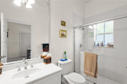 Снять в аренду виллу или дом в Катлер-Бей, Флорида 5 спален, 260.59м2, № 1992587 - фото 10