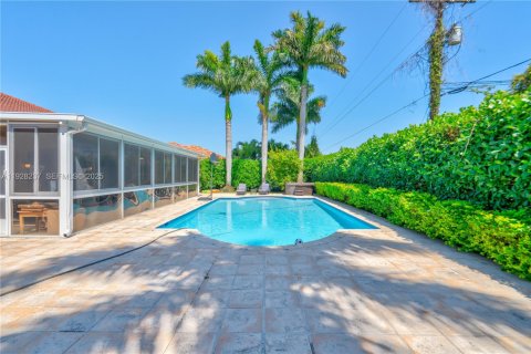 Снять в аренду виллу или дом в Катлер-Бей, Флорида 5 спален, 260.59м2, № 1992587 - фото 12