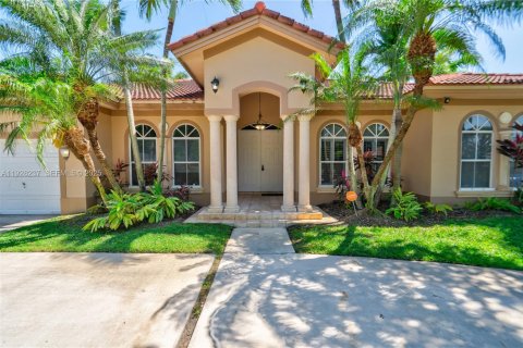 Снять в аренду виллу или дом в Катлер-Бей, Флорида 5 спален, 260.59м2, № 1992587 - фото 3