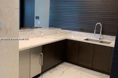 Condo in Coral Gables, Florida, 1 bedroom  № 1711514 - photo 7