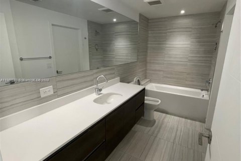 Condo in Coral Gables, Florida, 1 bedroom  № 1711514 - photo 16