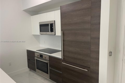 Condo in Coral Gables, Florida, 1 bedroom  № 1711514 - photo 15