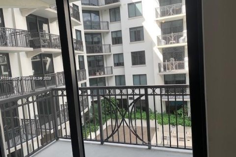 Condo in Coral Gables, Florida, 1 bedroom  № 1711514 - photo 11