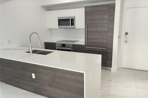 Condo in Coral Gables, Florida, 1 bedroom  № 1711514 - photo 14