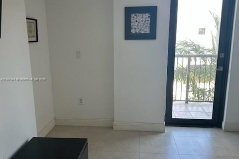 Copropriété à louer à Miami, Floride: 1 chambre, 81.1 m2 № 1941701 - photo 4