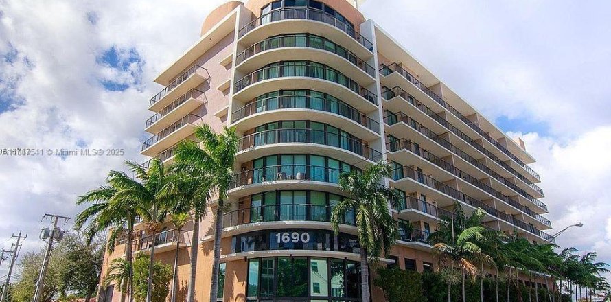Condo à Miami, Floride, 1 chambre  № 1941701