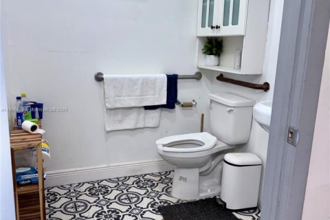 Immobilier commercial à vendre à Miami, Floride № 1979338 - photo 12