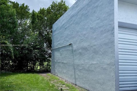Immobilier commercial à vendre à Miami, Floride № 1979338 - photo 3