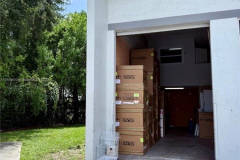 Immobilier commercial à vendre à Miami, Floride № 1979338 - photo 2