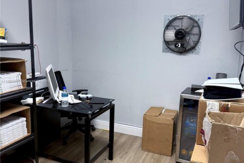 Immobilier commercial à vendre à Miami, Floride № 1979338 - photo 9