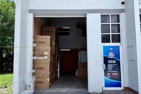 Immobilier commercial à vendre à Miami, Floride № 1979338 - photo 1