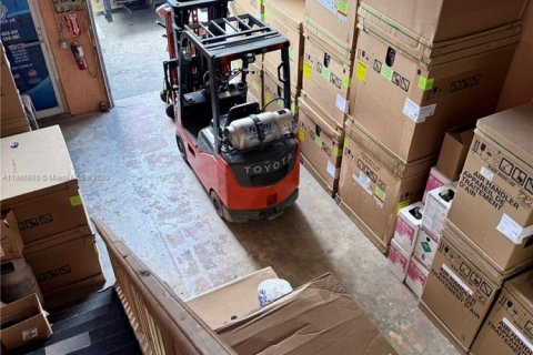 Immobilier commercial à vendre à Miami, Floride № 1979338 - photo 11