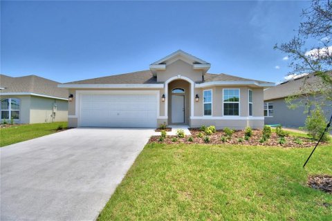 House in MAGNOLIA PARK in Haines City, Florida 3 bedrooms, 140.47 sq.m. № 1257654 - photo 1