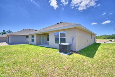House in MAGNOLIA PARK in Haines City, Florida 3 bedrooms, 140.47 sq.m. № 1257654 - photo 2