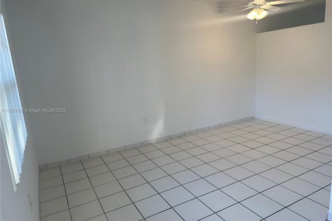Apartamento en alquiler en Miami, Florida, 1 dormitorio, 41.34 m2 № 2022644 - foto 5