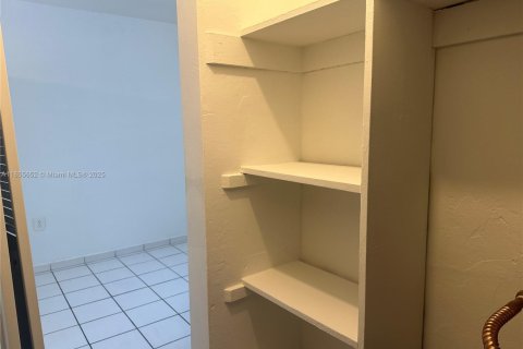Apartamento en alquiler en Miami, Florida, 1 dormitorio, 41.34 m2 № 2022644 - foto 10