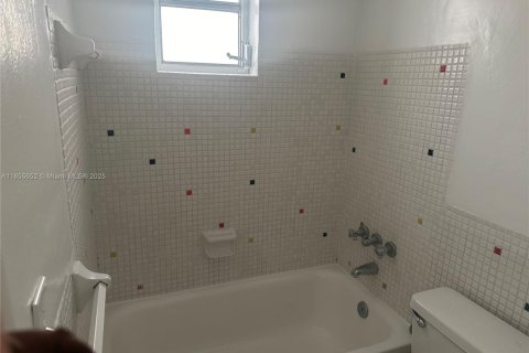 Apartamento en alquiler en Miami, Florida, 1 dormitorio, 41.34 m2 № 2022644 - foto 12