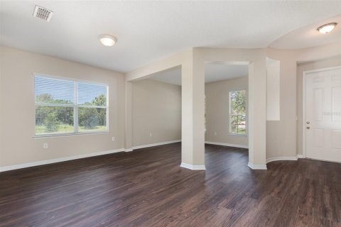 House in Sorrento, Florida 3 bedrooms, 184.41 sq.m. № 1849524 - photo 5