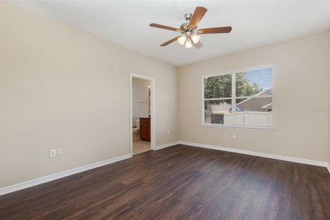 House in Sorrento, Florida 3 bedrooms, 184.41 sq.m. № 1849524 - photo 9